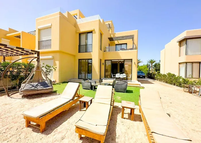 Luxury 3 Bedrooms Town House